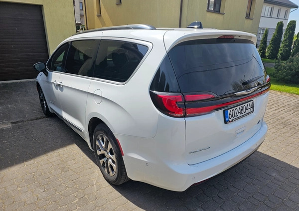 Chrysler Pacifica cena 352887 przebieg: 107, rok produkcji 2023 z Biecz małe 667